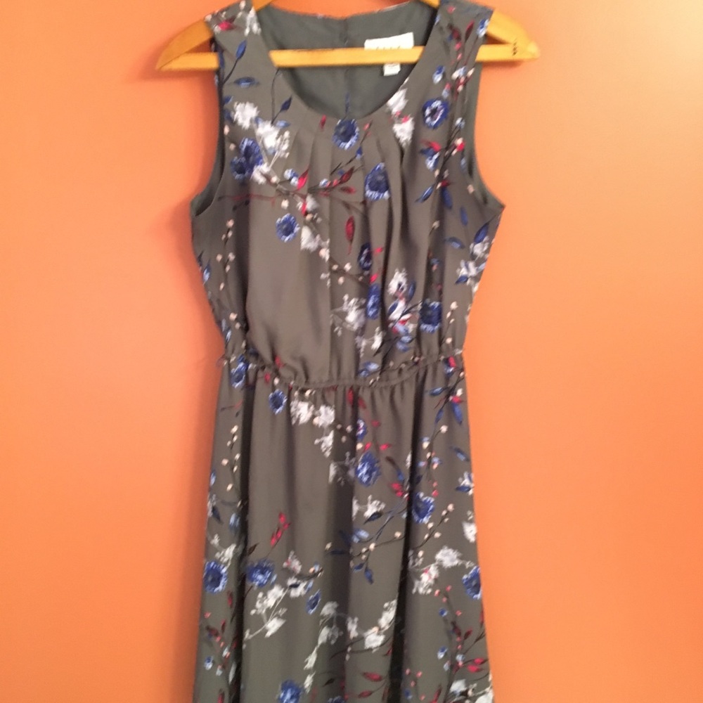 Elle Sleeveless Gray and Floral Dress